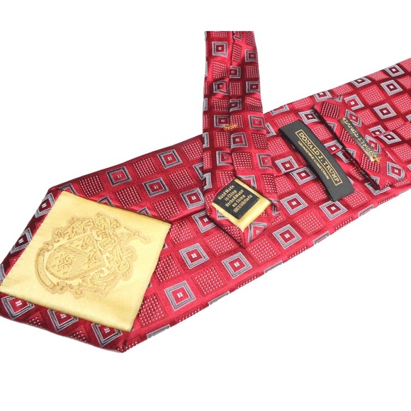 Donald J Trump Signature Collection 100% Silk Red Gray Tie 60" x 3.5" - Picture 3 of 4